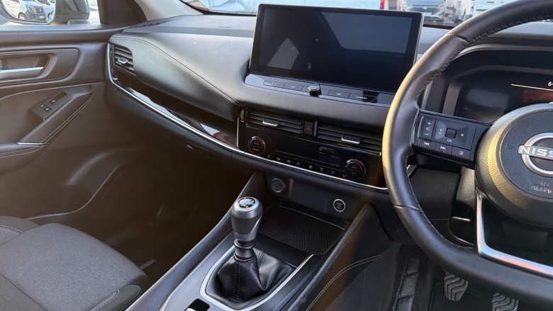 Nissan Qashqai 1.3 DiG-T MH N-Connecta 5dr Petrol Hatchback